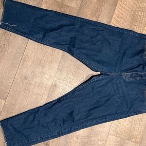 Size 31 Levi’s Cut Off Pants 👖